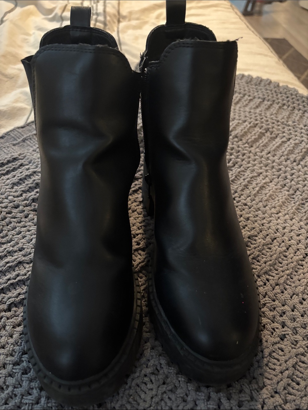 Madden girl Classic Black Women's zippered Ankle Boots (7)